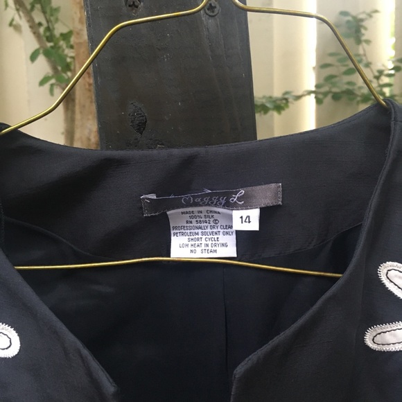 A Maggy London creation in size 14. - Picture 4 of 4